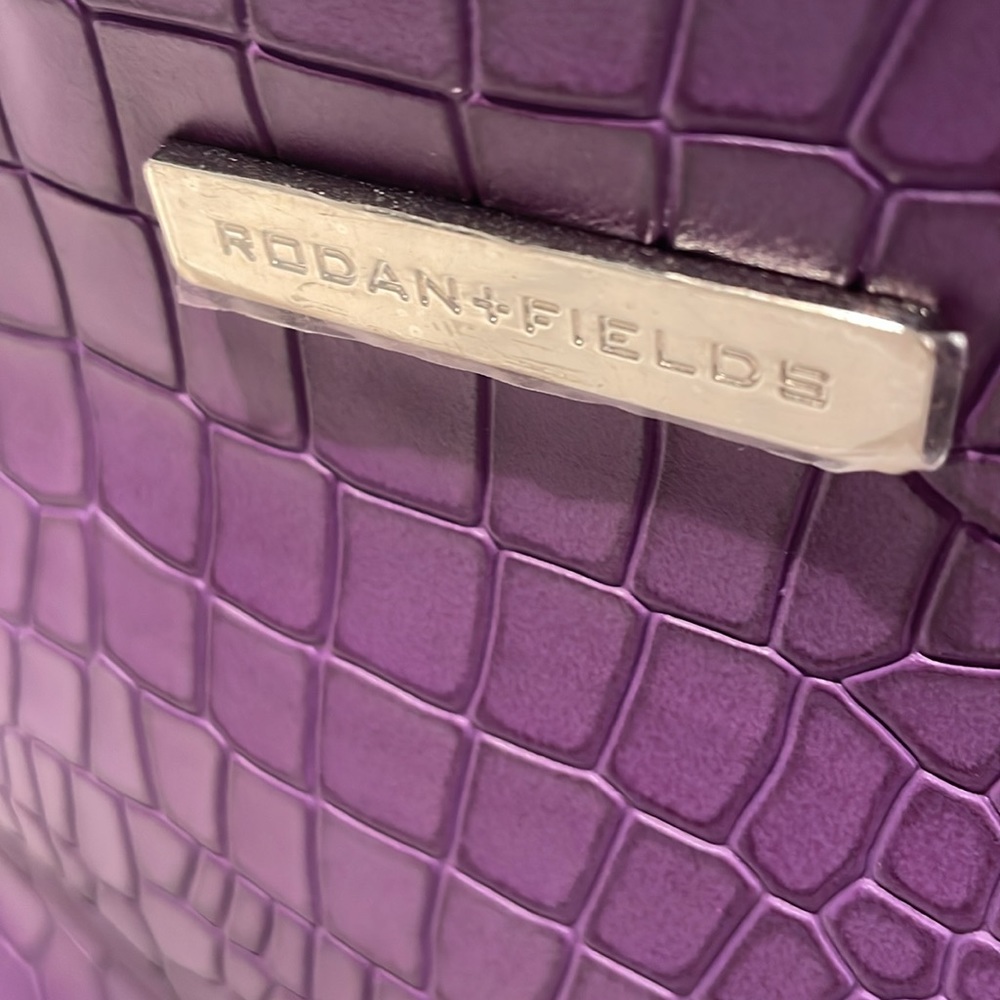 New Rodan + Fields case - Picture 2 of 6